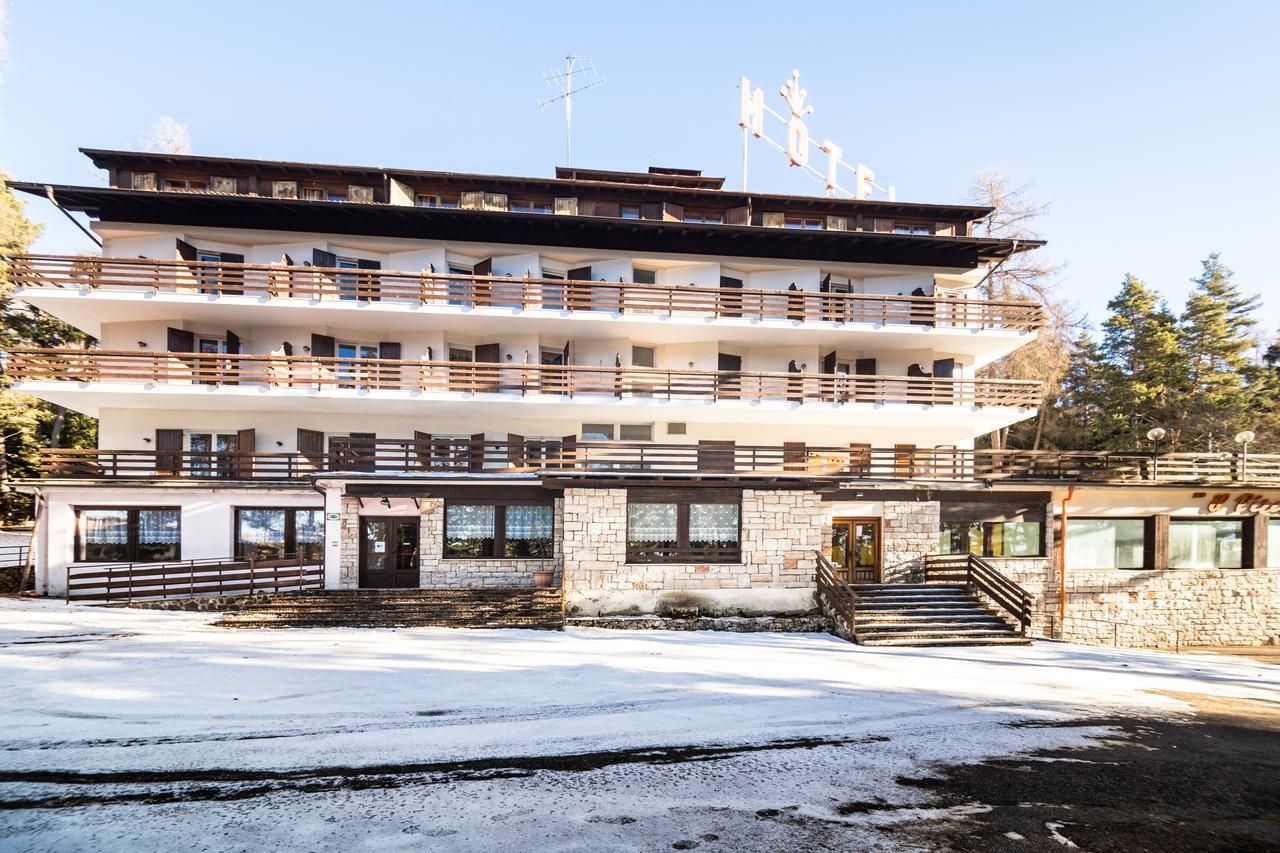 Royal Hotel Paolino Cavareno Exterior foto